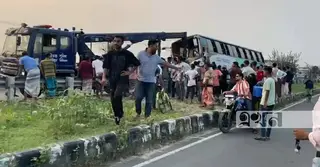 টাঙ্গাইলে বাস-পিকআপ-মোটরসাইকেল সংঘর্ষে নিহত ২